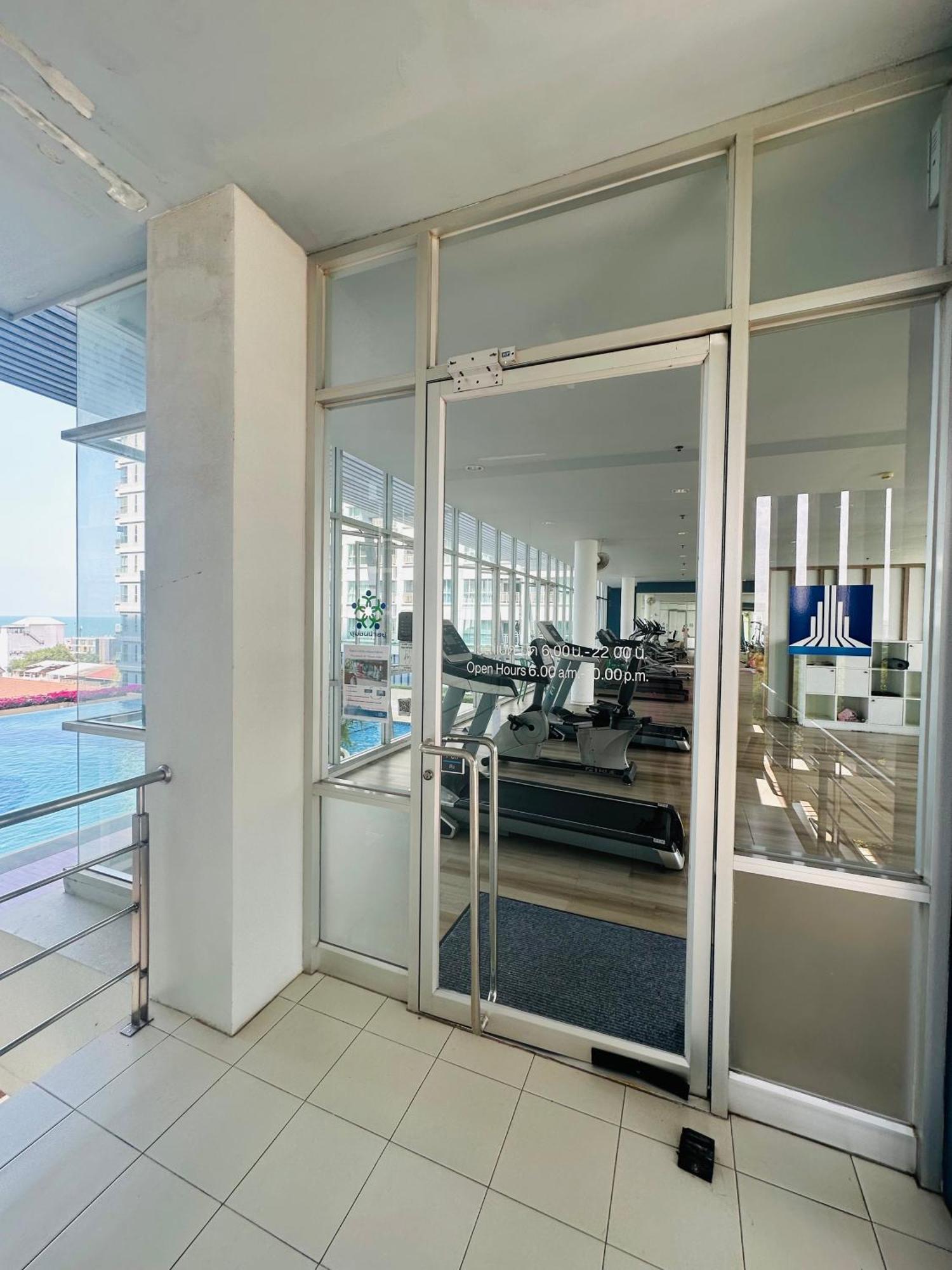 Seaview Beach Room Lumpini-Pool And Gym Face To Ocean Jomtien Beach Esterno foto