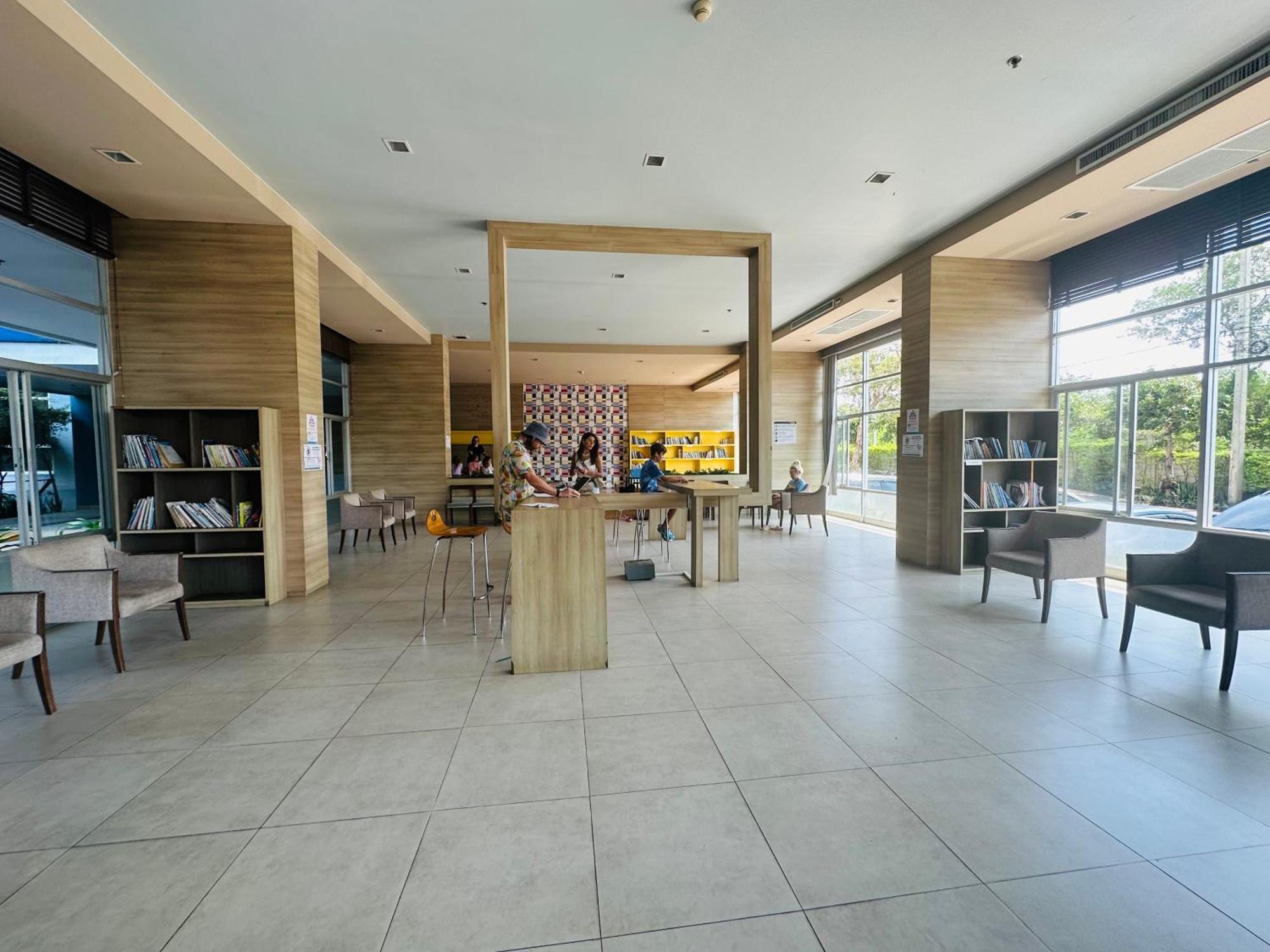 Seaview Beach Room Lumpini-Pool And Gym Face To Ocean Jomtien Beach Esterno foto