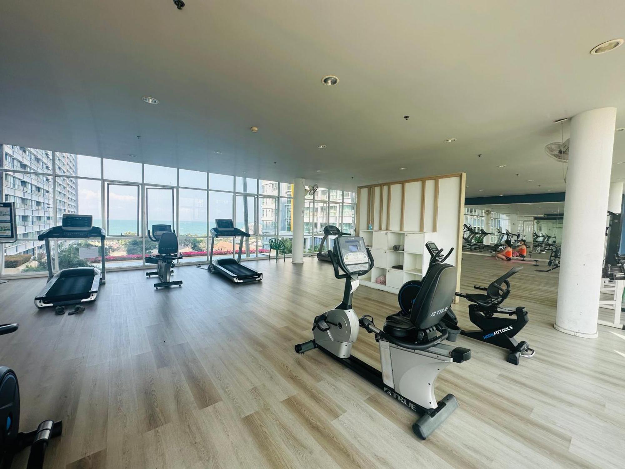 Seaview Beach Room Lumpini-Pool And Gym Face To Ocean Jomtien Beach Esterno foto