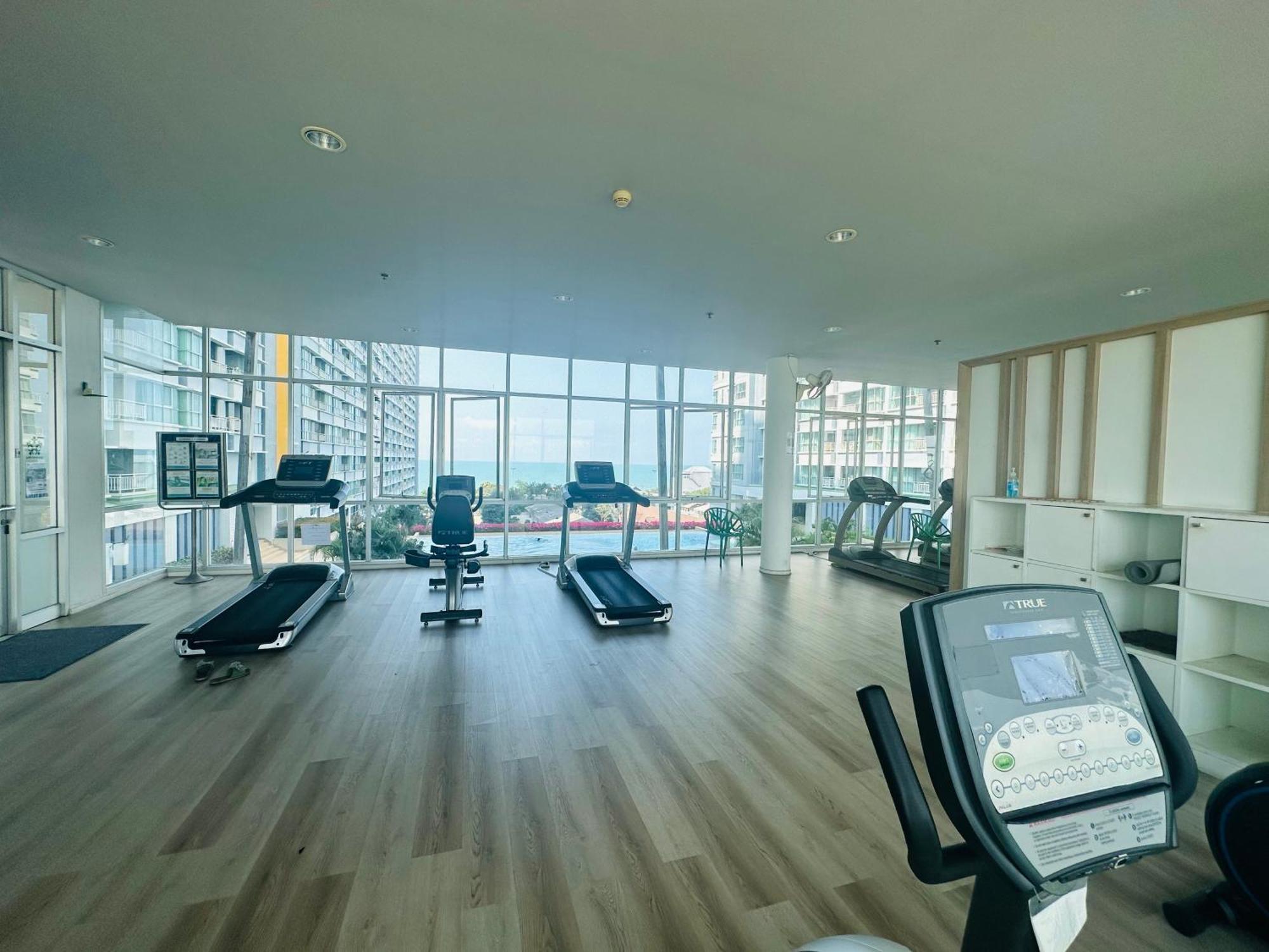 Seaview Beach Room Lumpini-Pool And Gym Face To Ocean Jomtien Beach Esterno foto