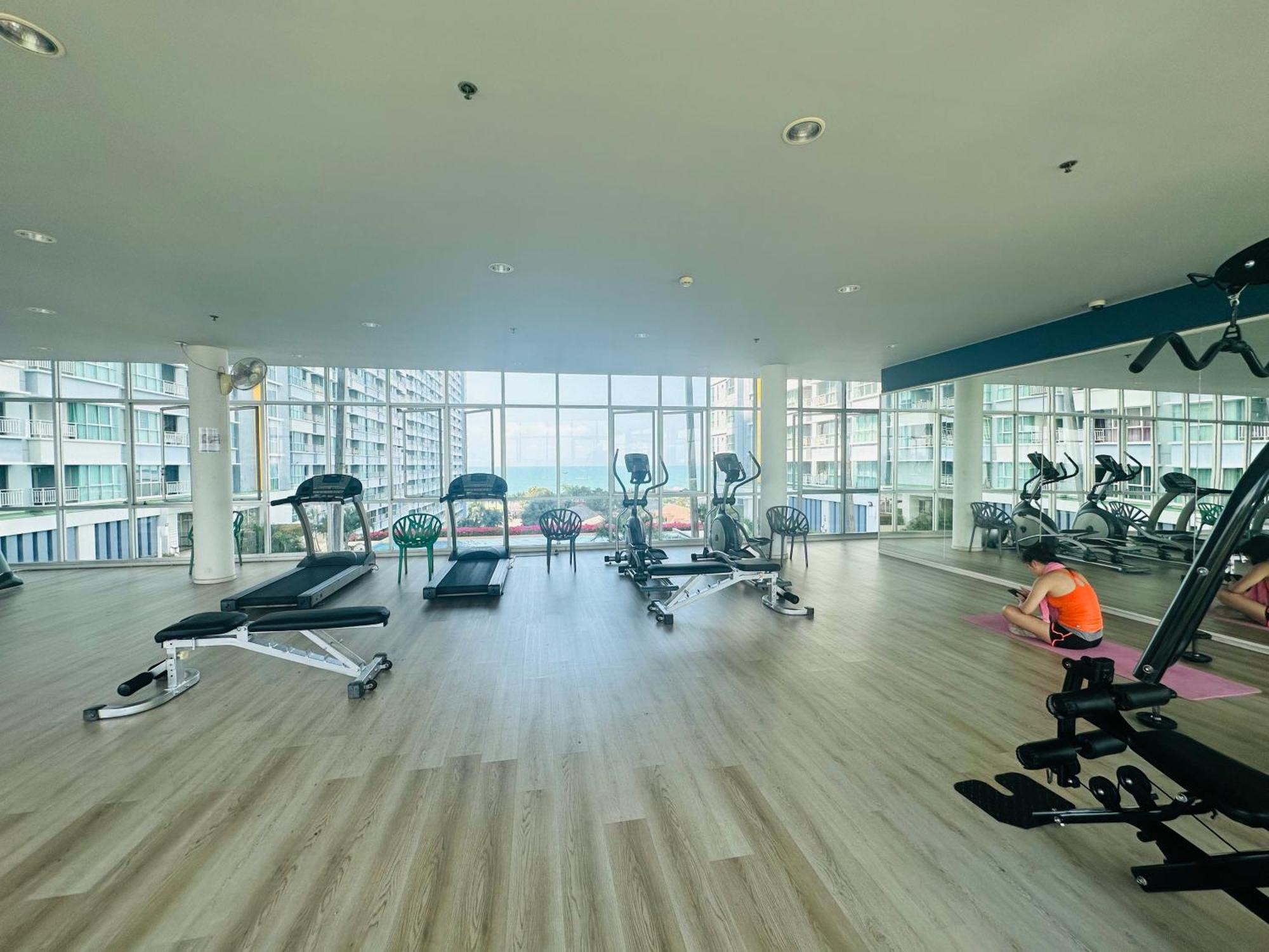 Seaview Beach Room Lumpini-Pool And Gym Face To Ocean Jomtien Beach Esterno foto