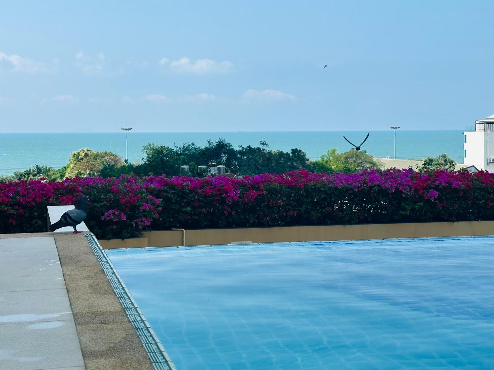 Seaview Beach Room Lumpini-Pool And Gym Face To Ocean Jomtien Beach Esterno foto