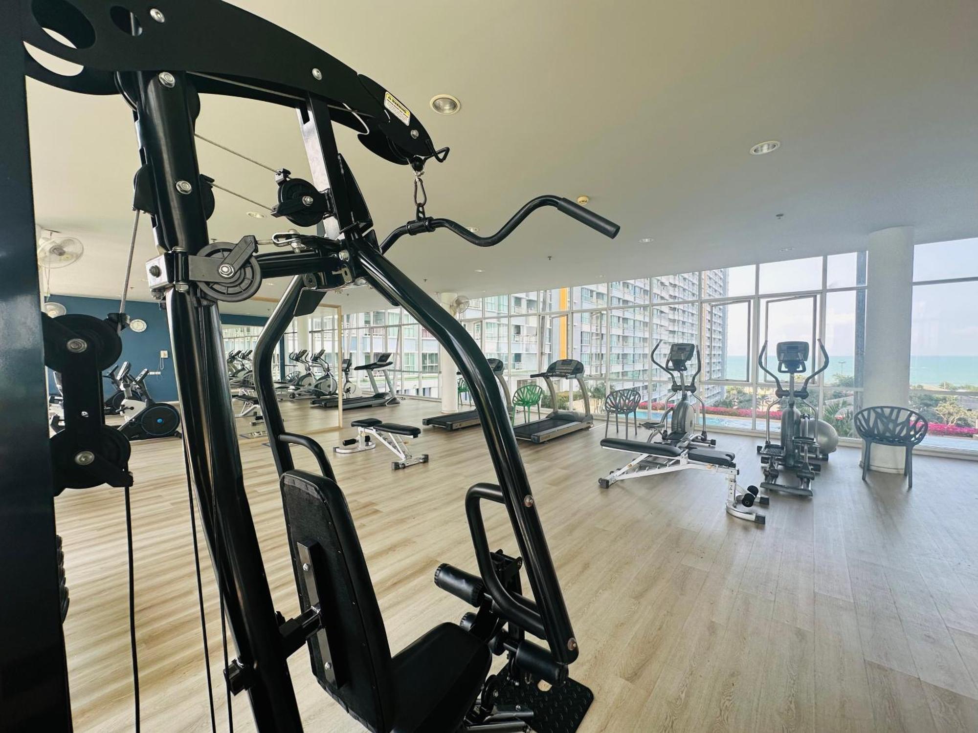 Seaview Beach Room Lumpini-Pool And Gym Face To Ocean Jomtien Beach Esterno foto